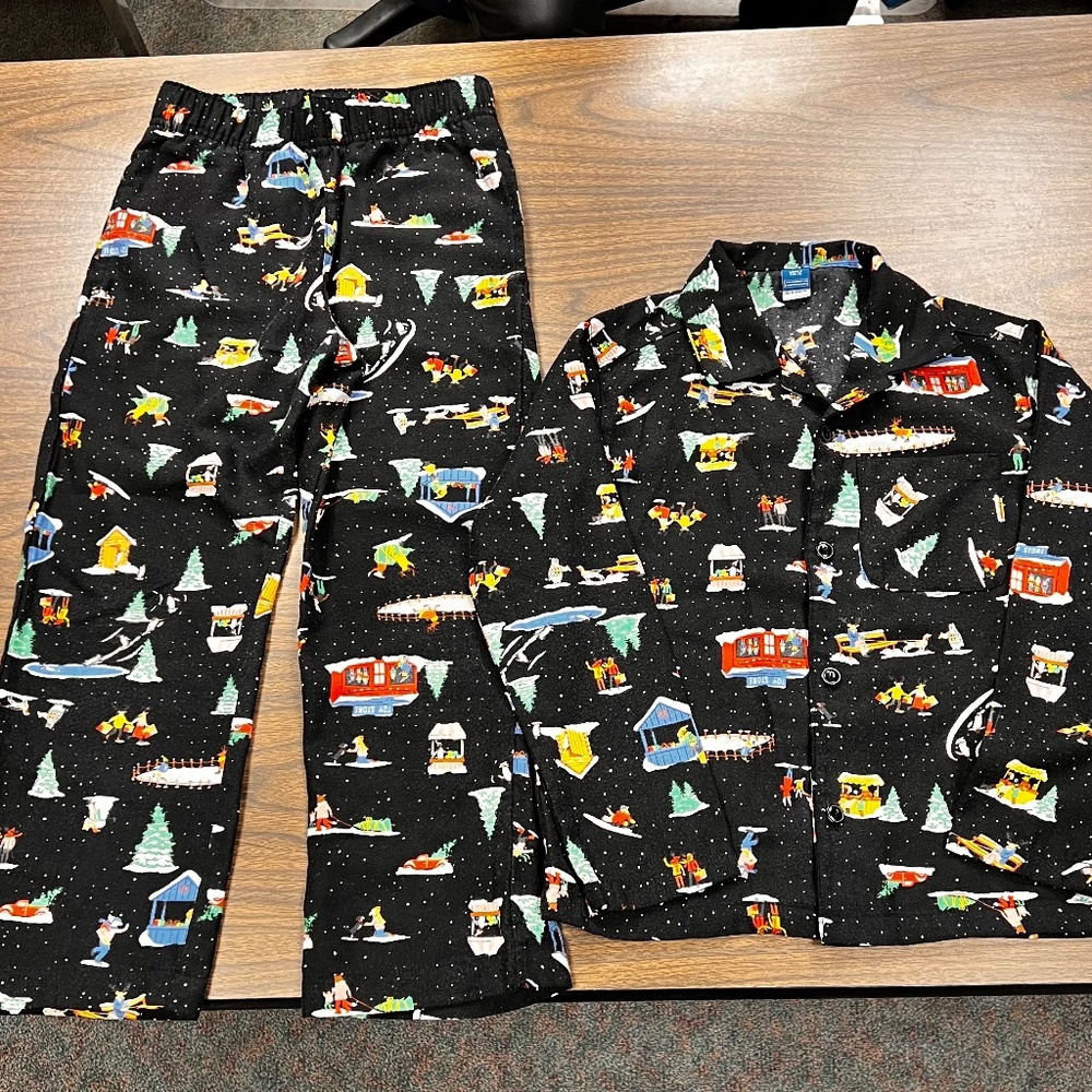 Old Navy Size S (6-7). Unisex pajamas Christmas